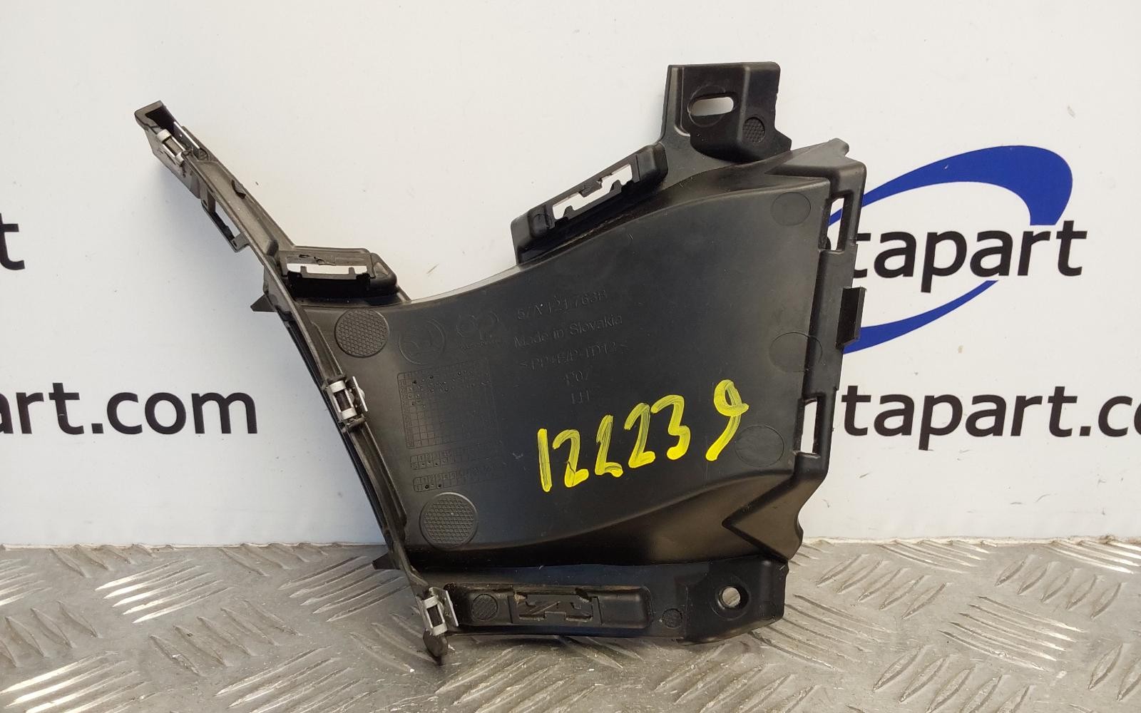 MK1 SKODA KAROQ LEFT AIR GUIDE 2022-2026 57A 121 763B