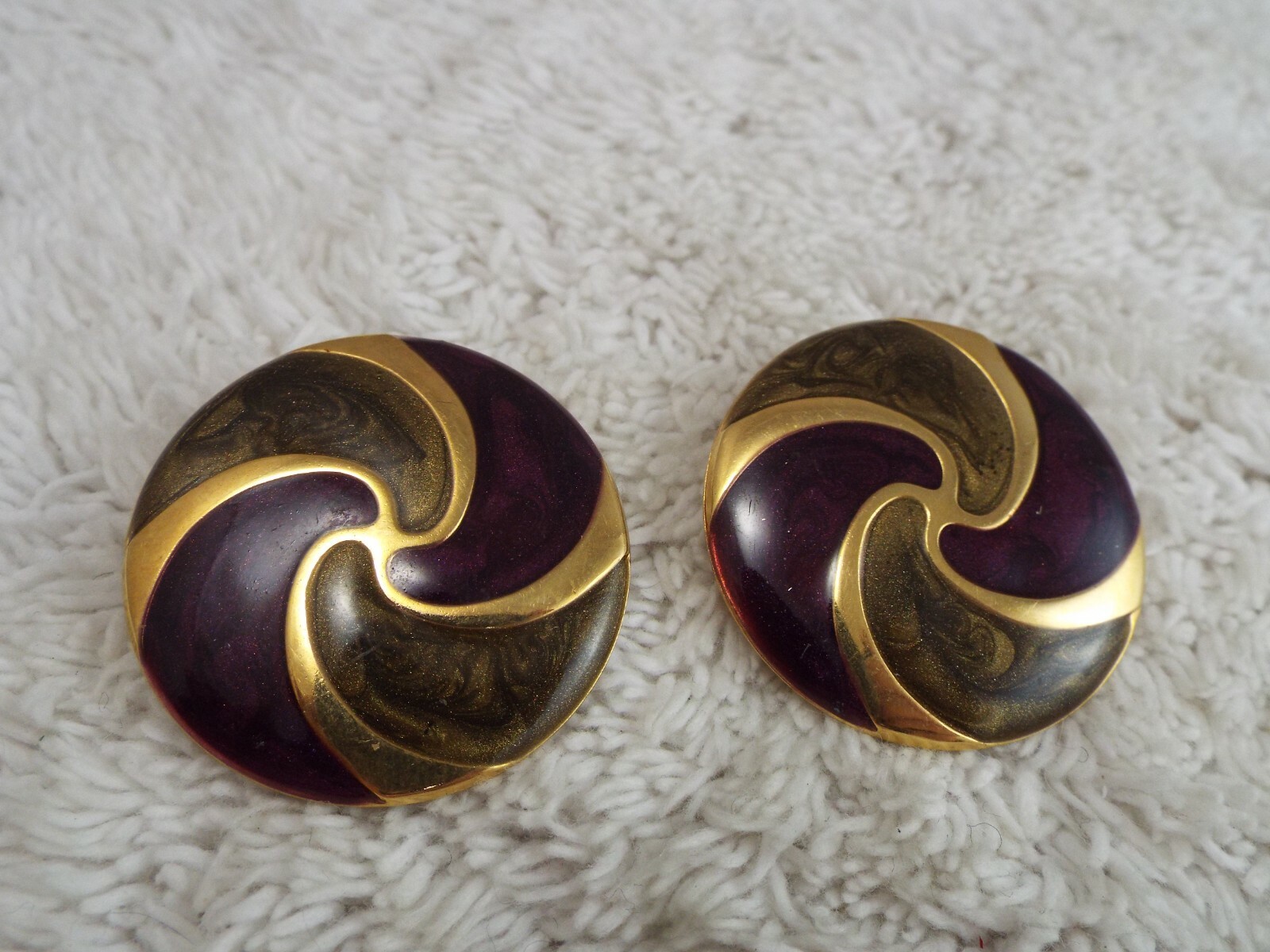 Goldtone Magenta Button Clip-on Earrings (D37)