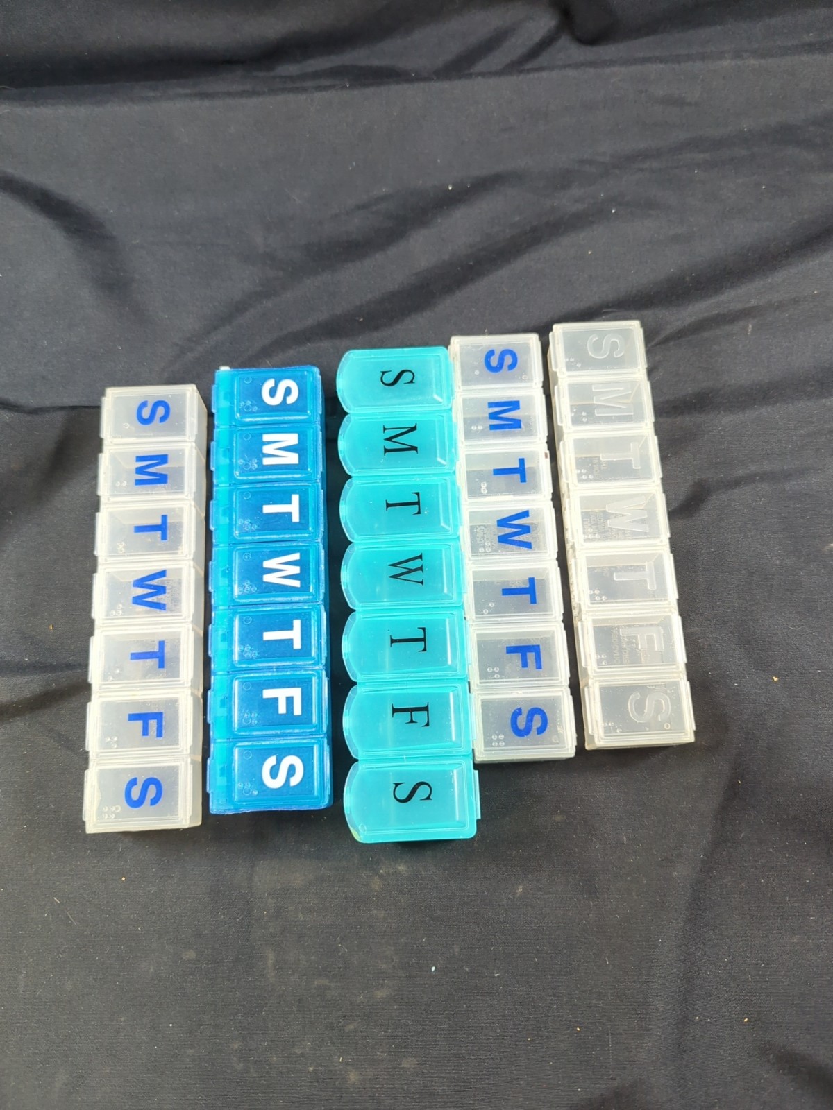 7 Day Weekly Pill Organizers Sunday - Saturday Lot Of 5 All Snap Shut