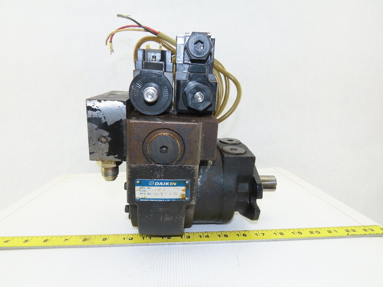 Daikin EDM 174A-1R2-3-10-052 Hydraulic Motor W/ Valves 1" Shaft 100V