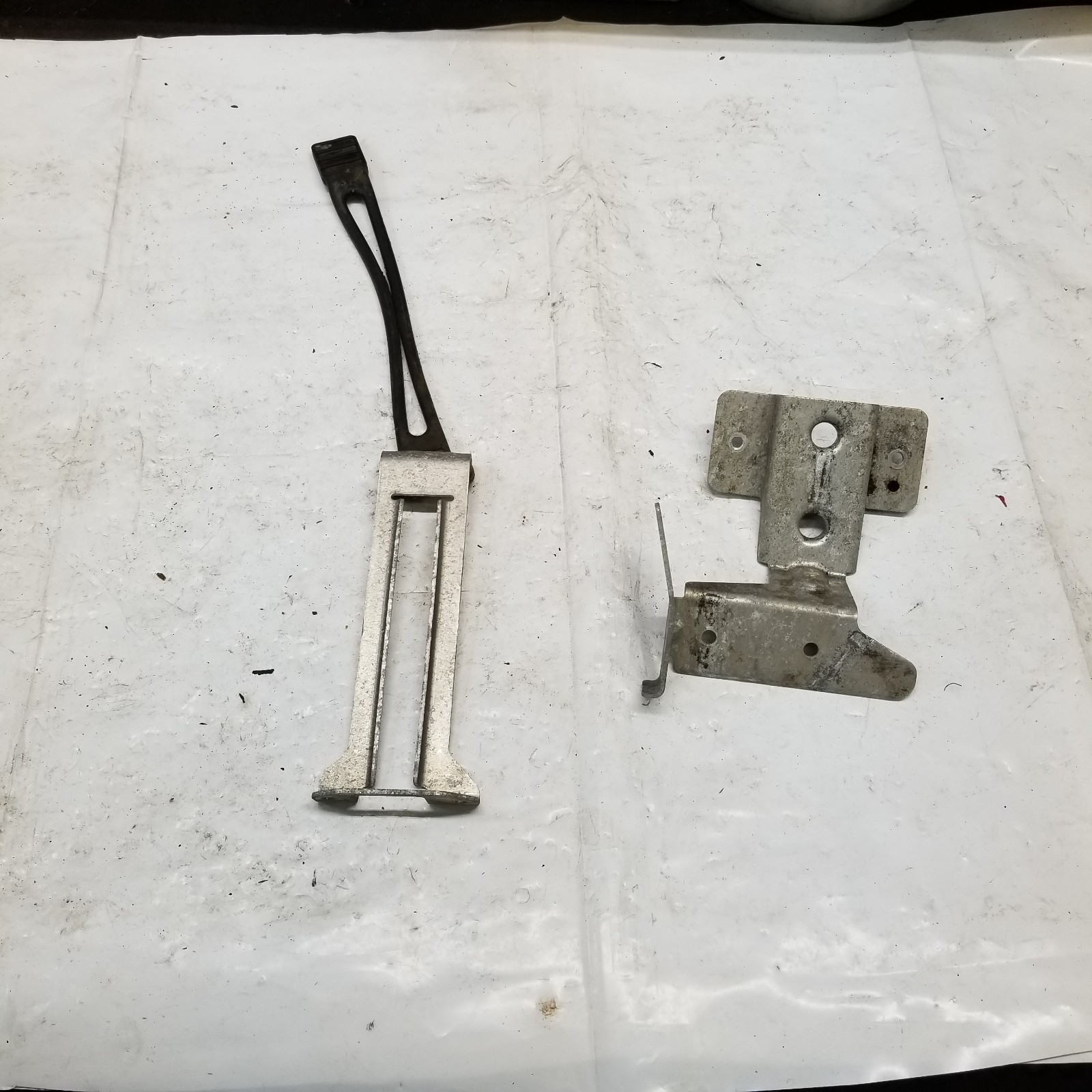 2009 Polaris Dragon IQ RMK Switchback Shift air oil tank bracket 5249094 5251199