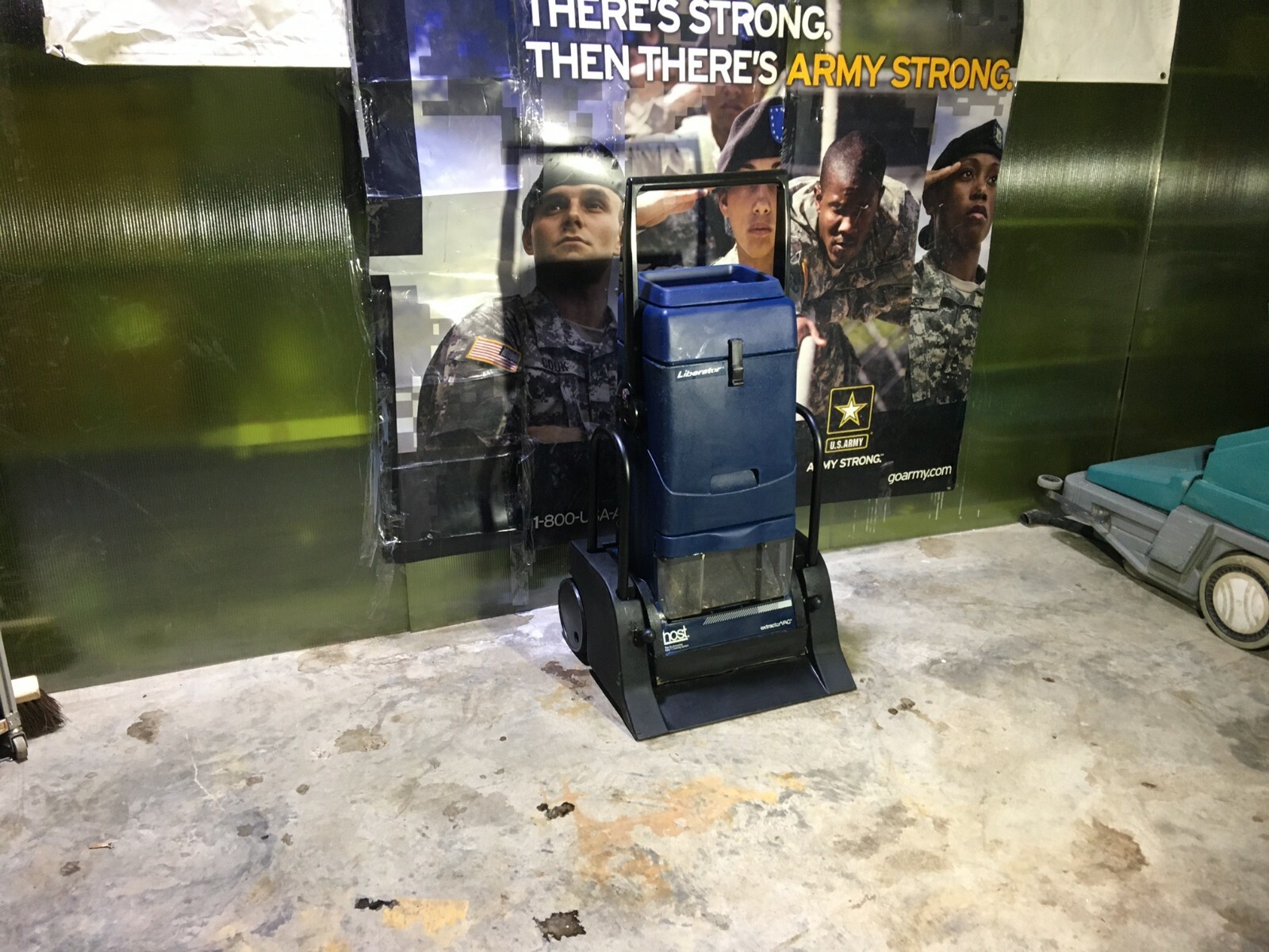 Host Liberator Dry Extraction Carpet Cleaner "NO-SHIPPING"
