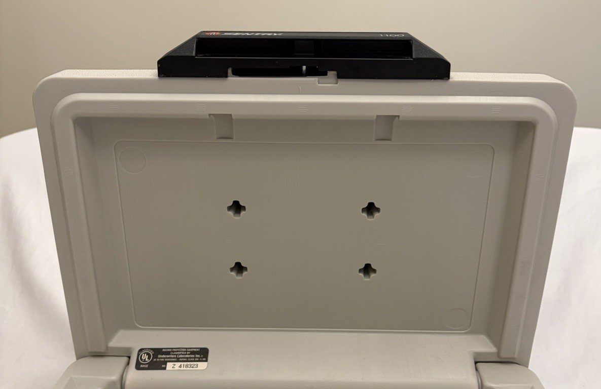 Sentry Safe 1100 Fire Resistant Valuables Security Lock Box Chest W/Key EUC