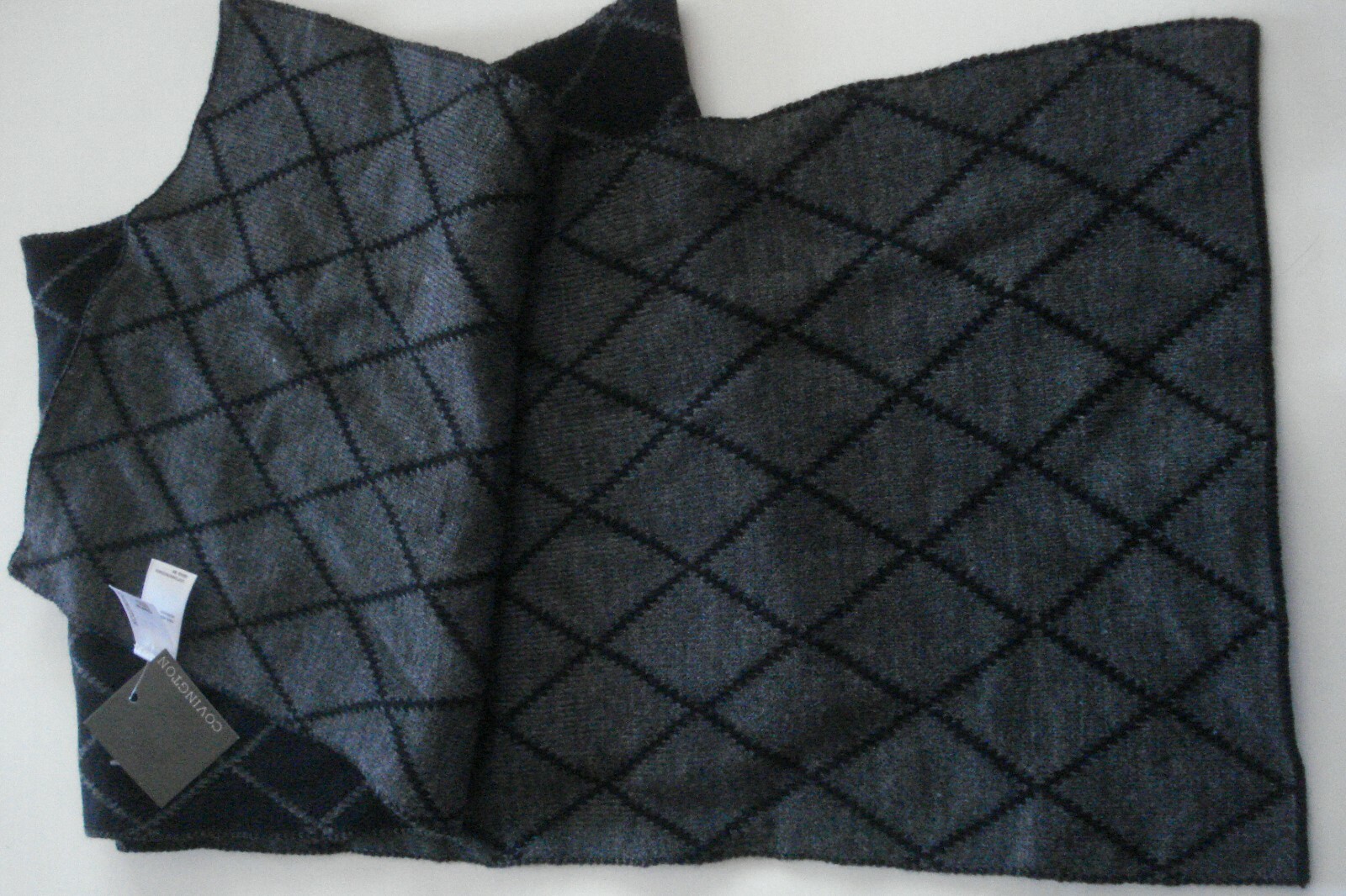 Men's Knit Scarf Black / Gray Reversible Argyle Covington NWT
