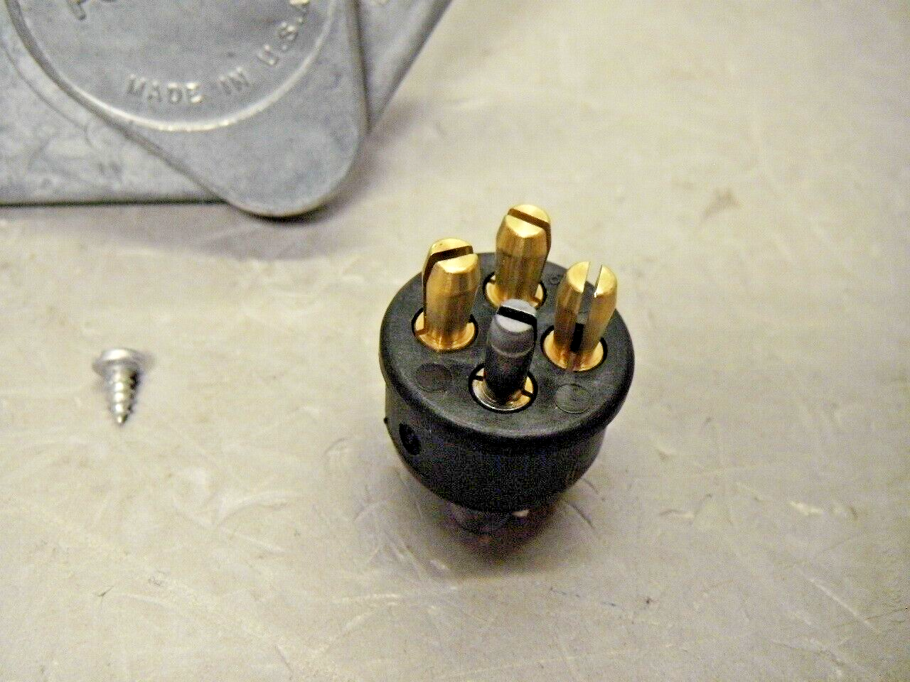 Pollak 11404 Zinc Plated 4-way Round Connector Socket