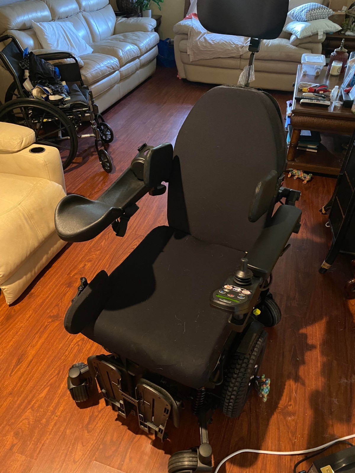 The Quantum Edge 3 ILevel Power Wheelchair . Fully functional