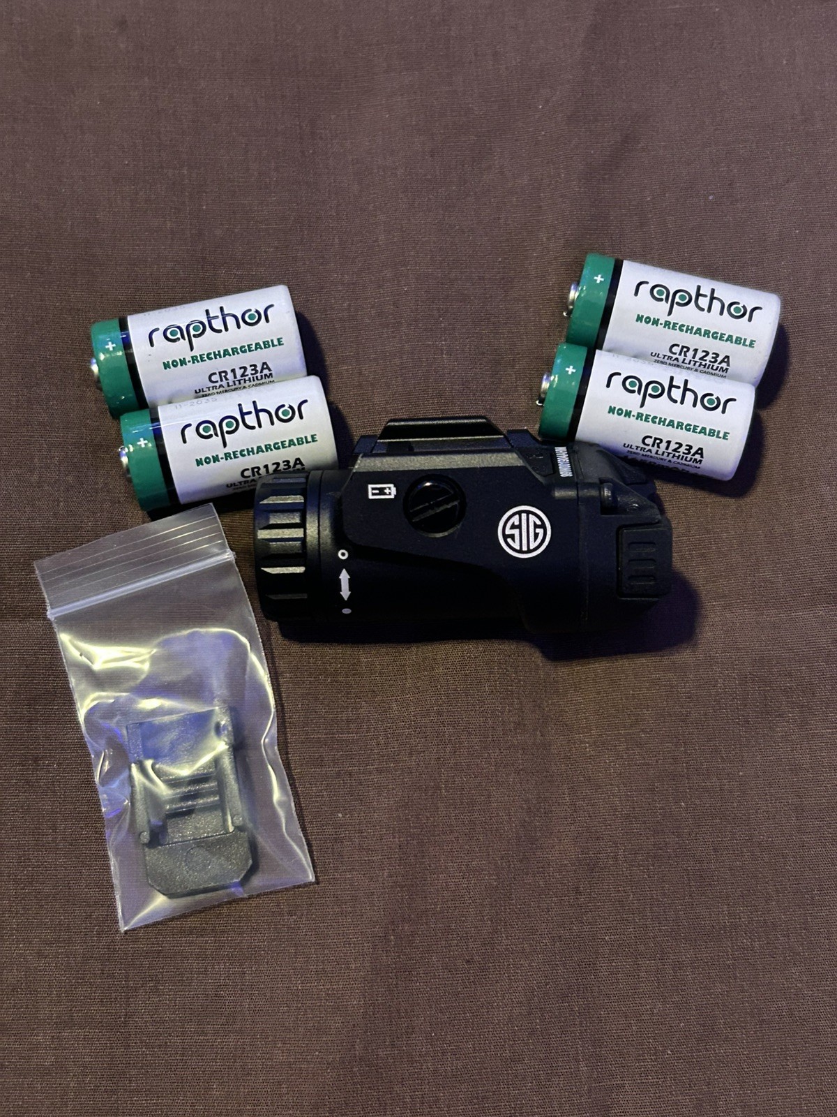 Sig Sauer FOXTROT1X Weapon Light 450 Lumens + 4-CR123a Batteries & Mount Clips