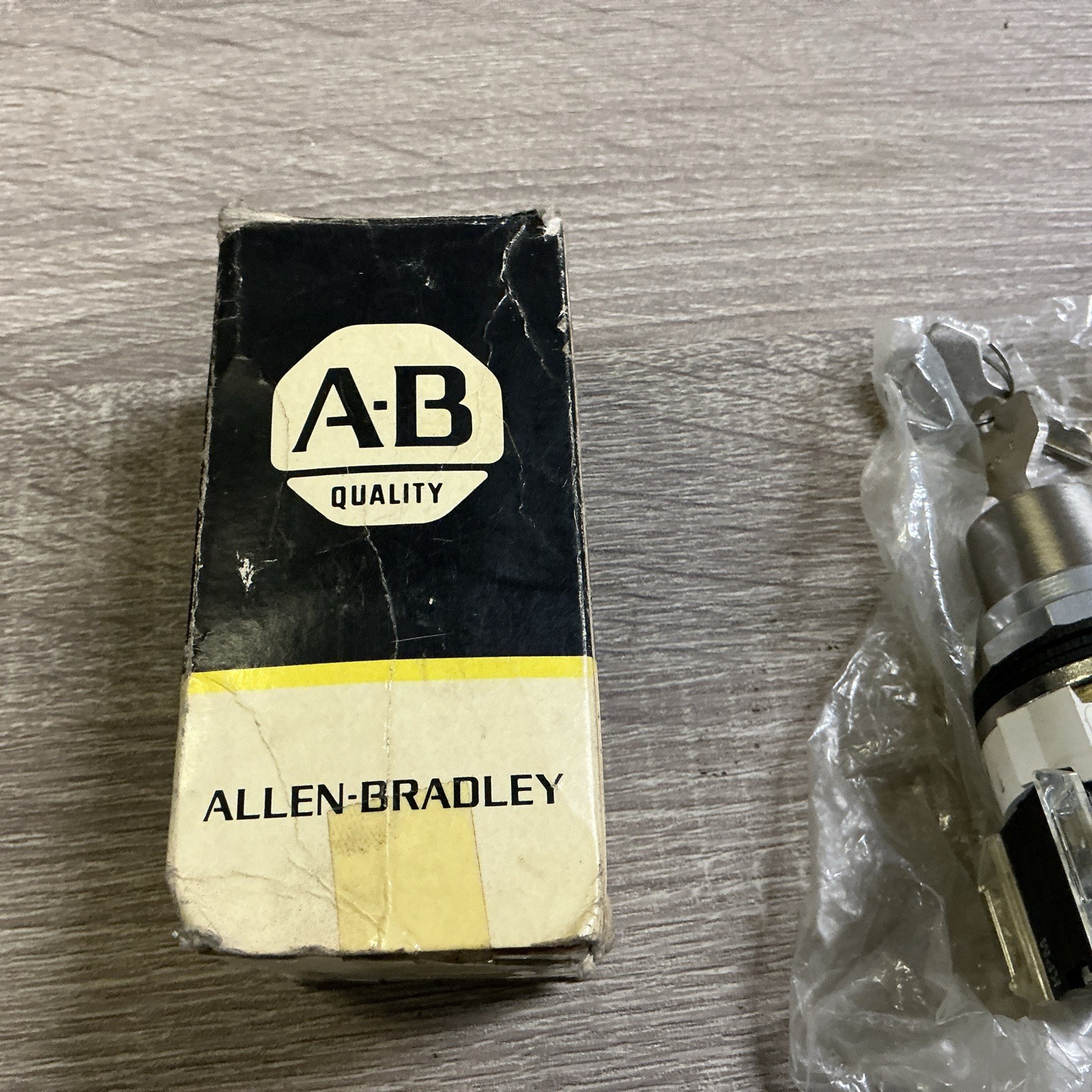 Allen-Bradley Selector Switch 800T-N61KF4 Series T