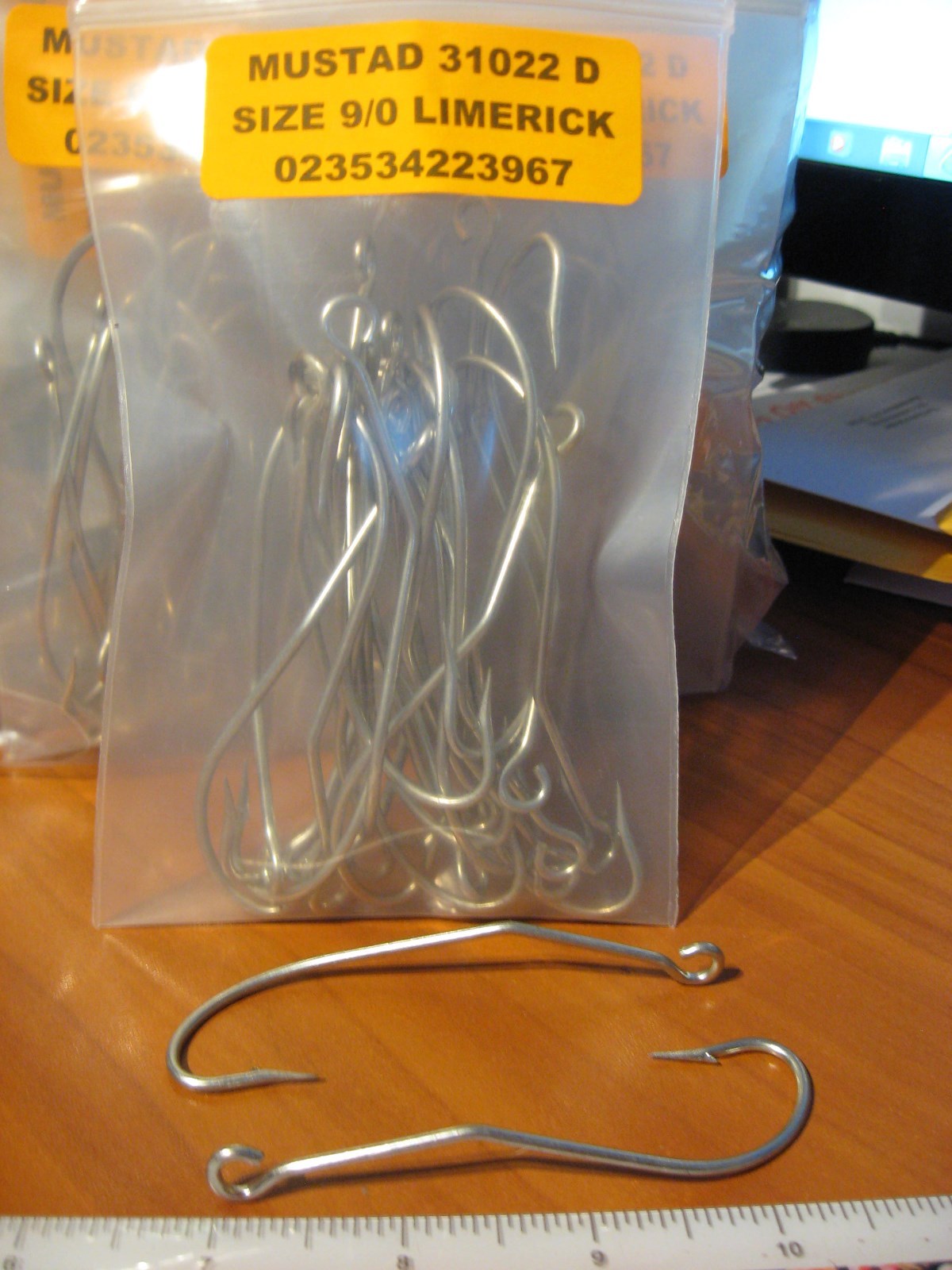 25 Mustad Kirbed Bent Shank Limerick Tube Fish Hooks 31022-D Size 9/0 Saltwater