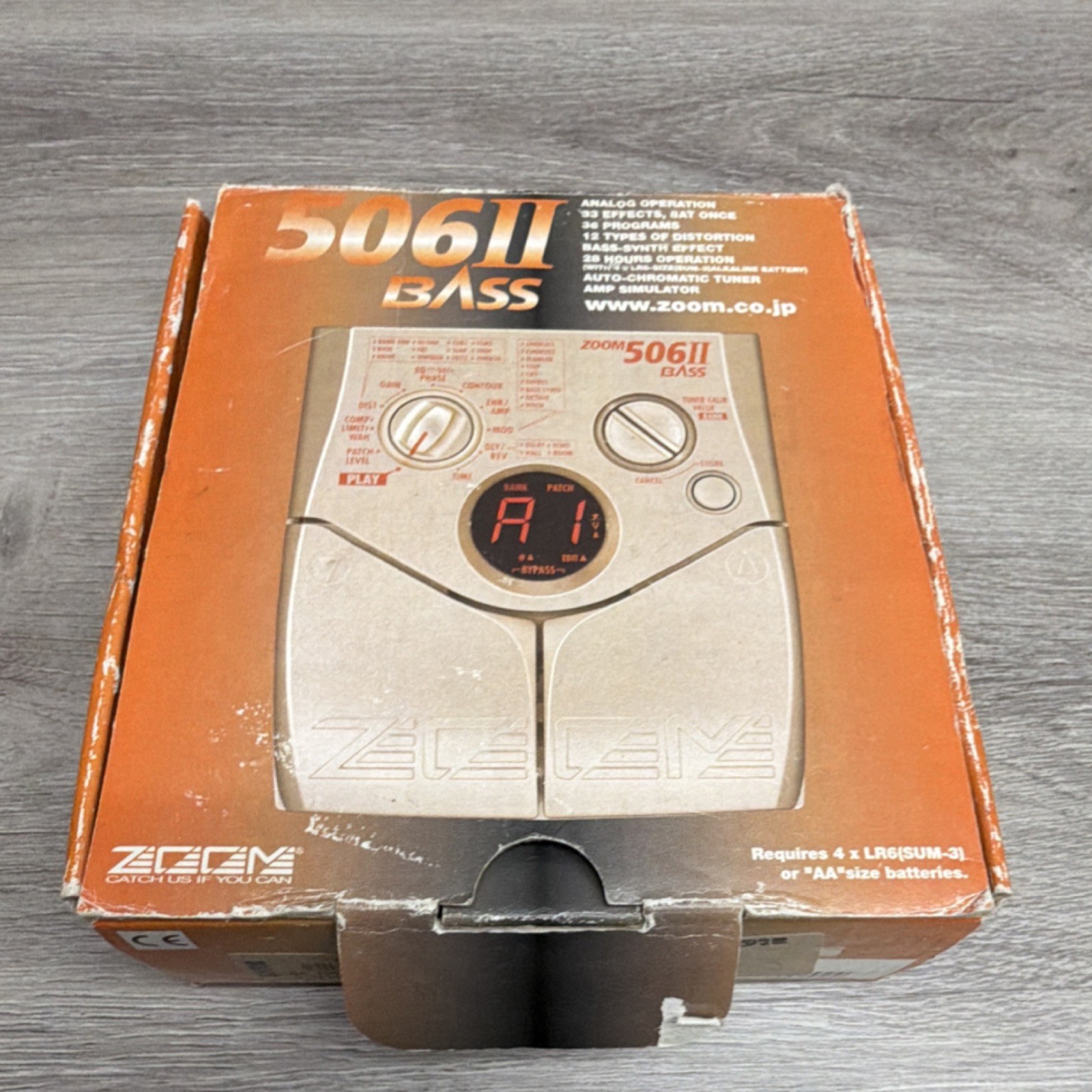 Zoom 506II Bass Processor Compressor Delay Reverb Chorus Digital Pedal with Box