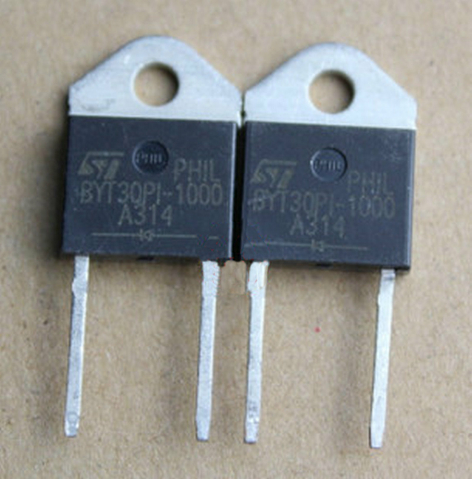 1pcs New BYT30PI-1000 BYT30PI1000 BYT30PI TO-3P TO3P Ic Chips Replacement