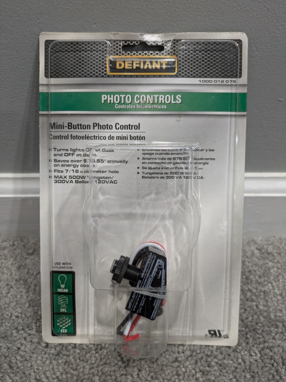Brand New Defiant Mini-Button Photo Controls 1000012076 Photoelectric Switch