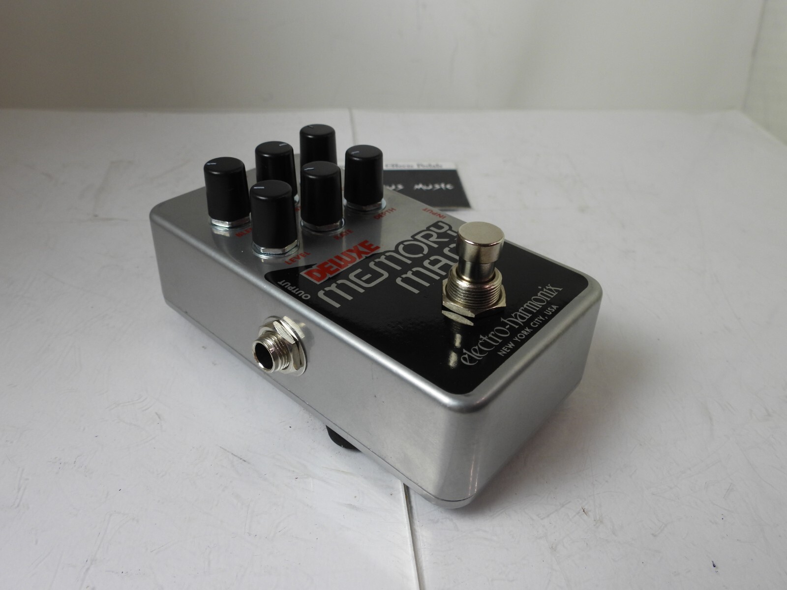Electro Harmonix Deluxe Memory Man XO Analog Delay Echo Effects Pedal EHX