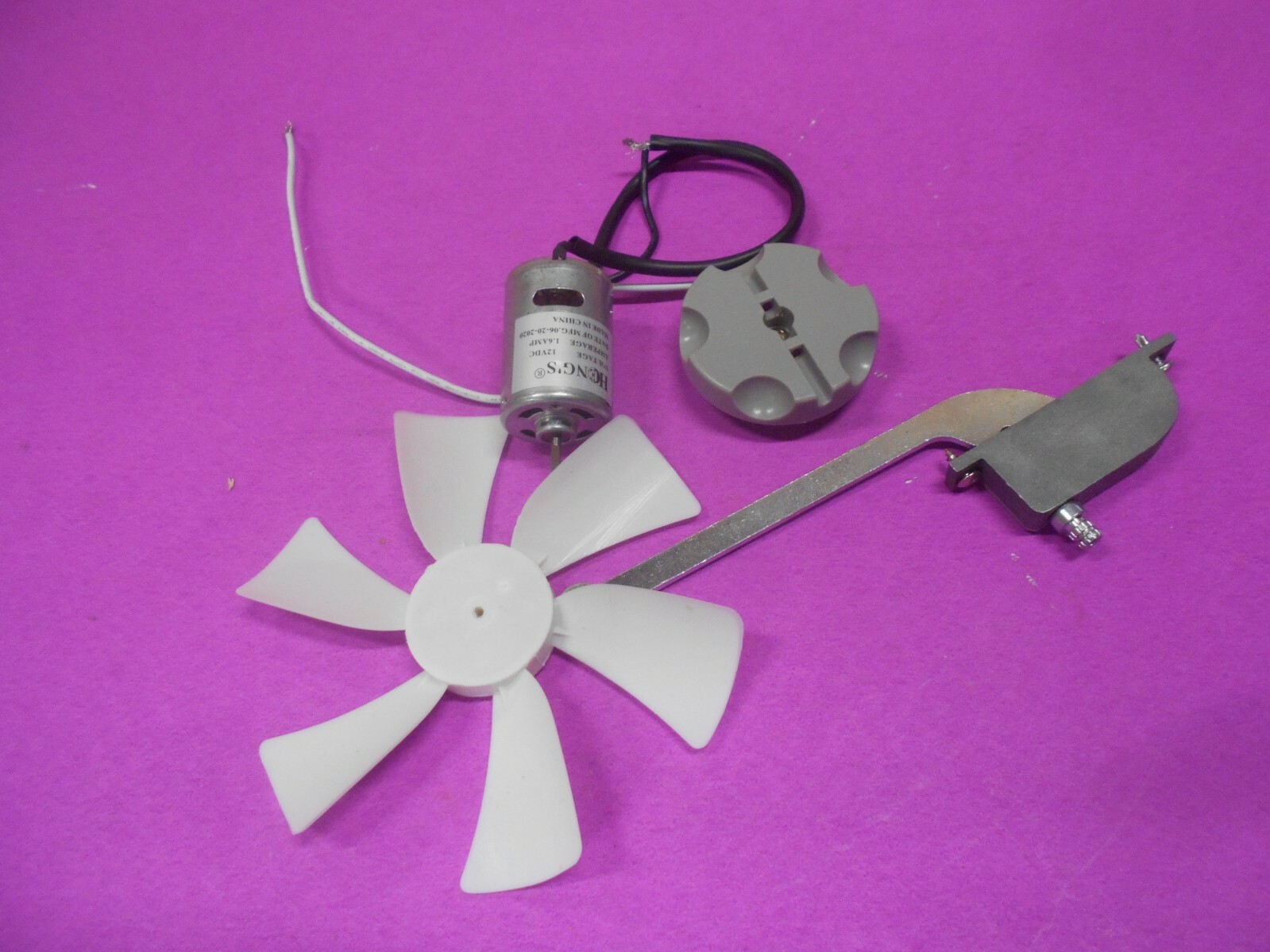 *RV HENGS VENT FAN BLADE, MOTOR & HANDLE CRANK FREE SHIPPING