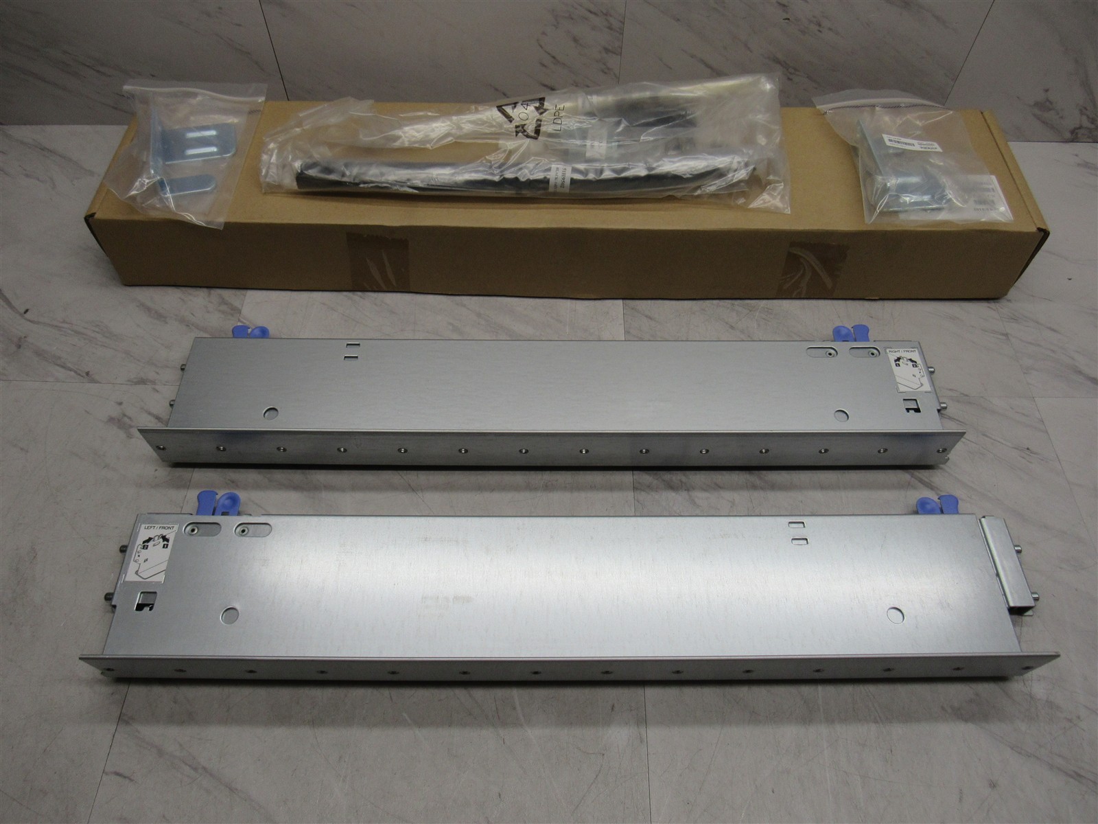 NEW GENUINE IBM BladeCenter H 8852 Static Server Rack Rail Kit 40K6417 40K6422