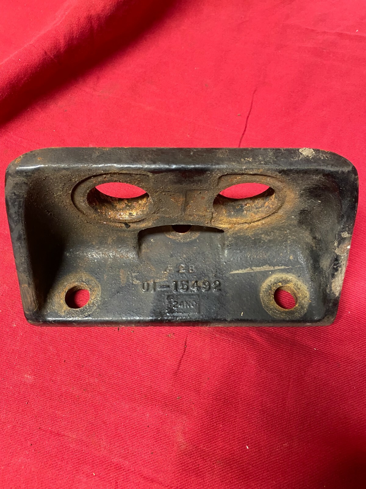 FREIGHTLINER CAT MOTOR ENGINE MOUNT BRACKET  SUPPORT REAR 01-15492