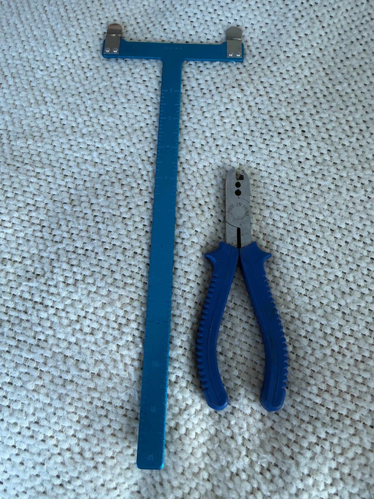 Bow T Swuare with Nocking Pliers