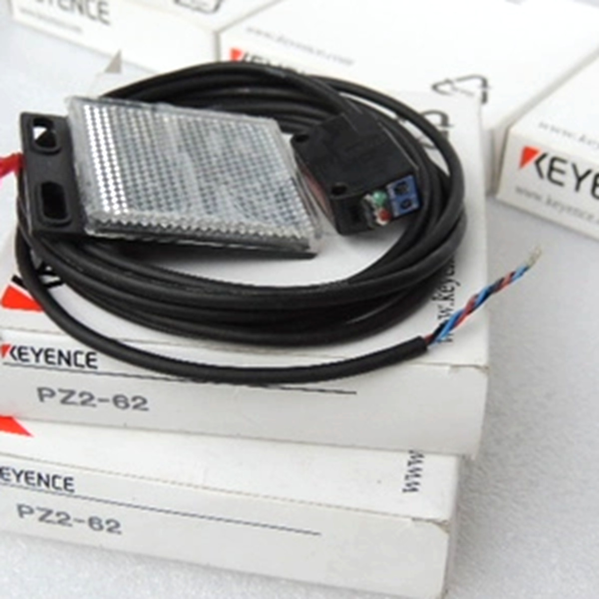 NEW KEYENCE PZ2-62 Photoelectric Sensor