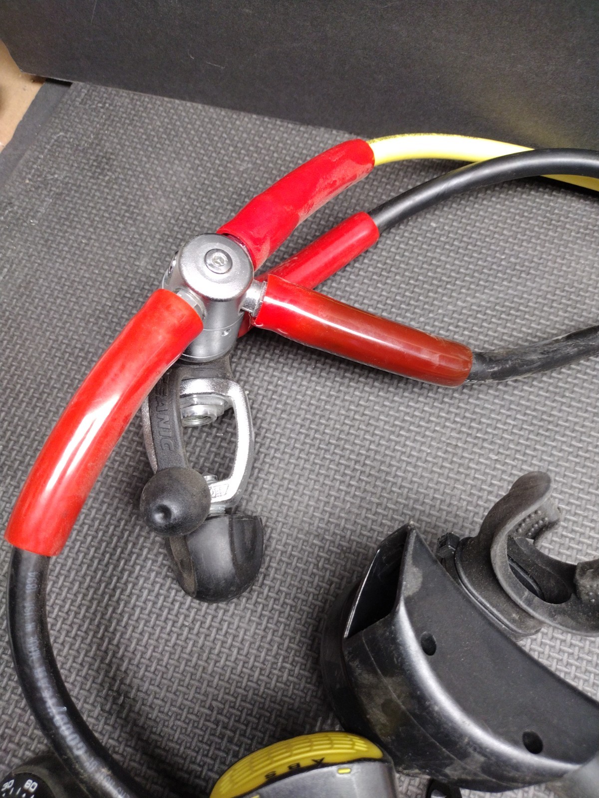 Aqualung and Oceanic Regulator FREE SHIPPING