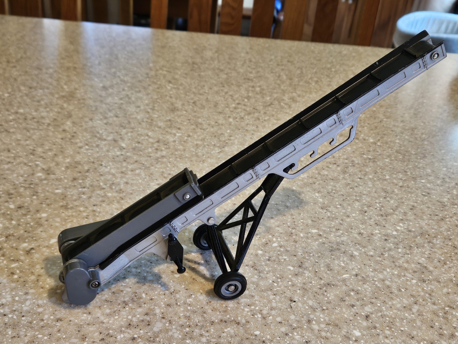 Ertl 1:32 PTO Belted Elevator