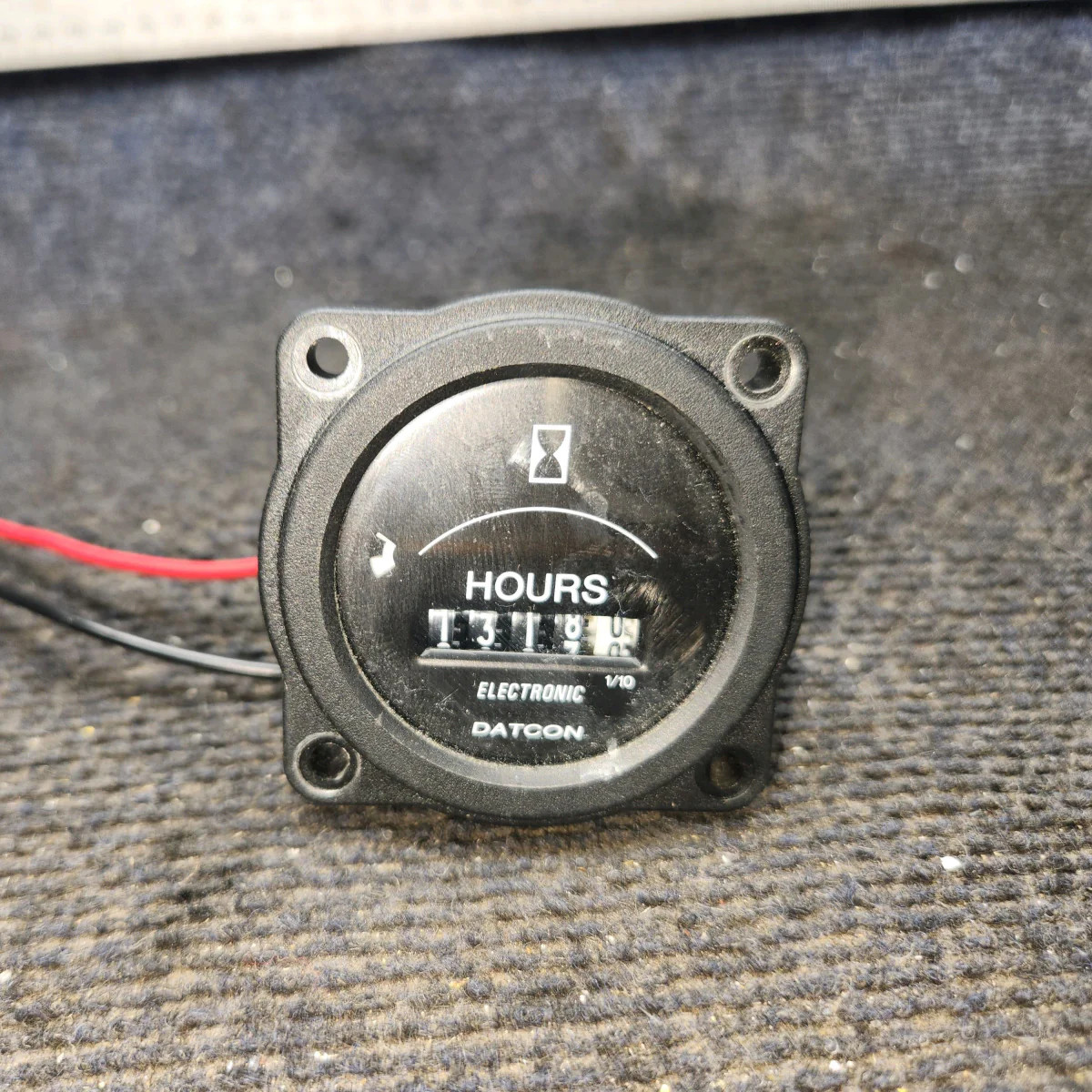 100690 | Datcon Instruments 873 | Hour Meter Indicator – 12–24V, 1,318 Hours