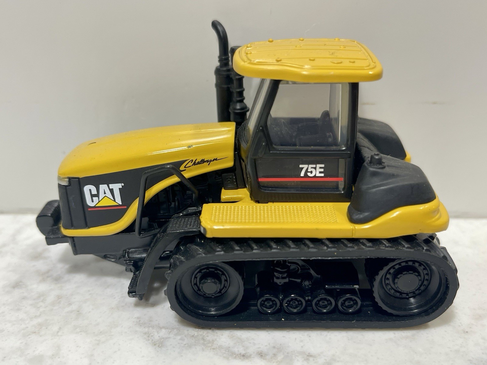 Norscot CAT Challenger 75E Diecast Tractor Yellow Black Model 2331