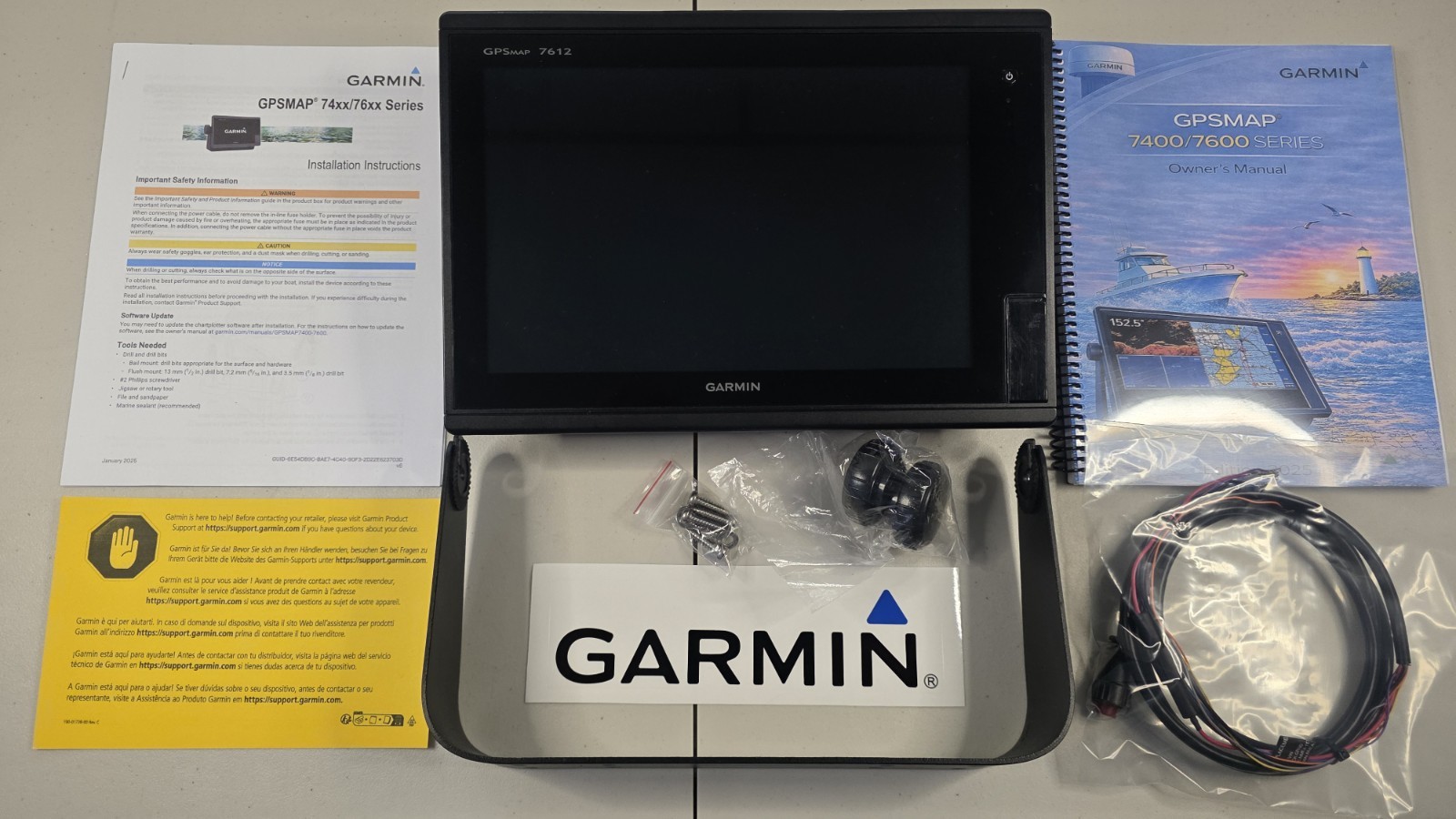 Garmin GPSMAP 7612 Chartplotter Fishfinder Touchscreen w/ Mount & Cable Tested