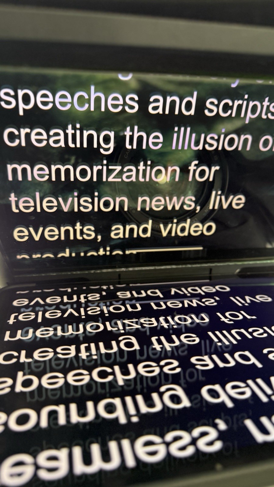 Portable Teleprompter for Professional Cameras & DSLR – Tablet Compatible