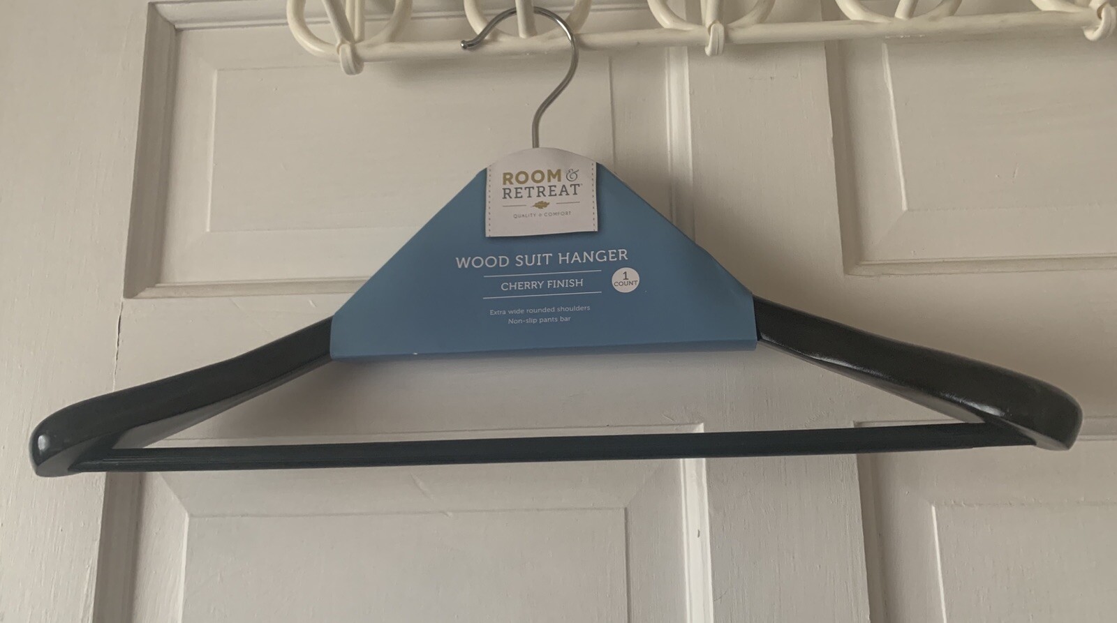 ROOM & RETREAT Wood Suit Hanger Premium Cherry Finish Set of 4 Heavy Duty NWT