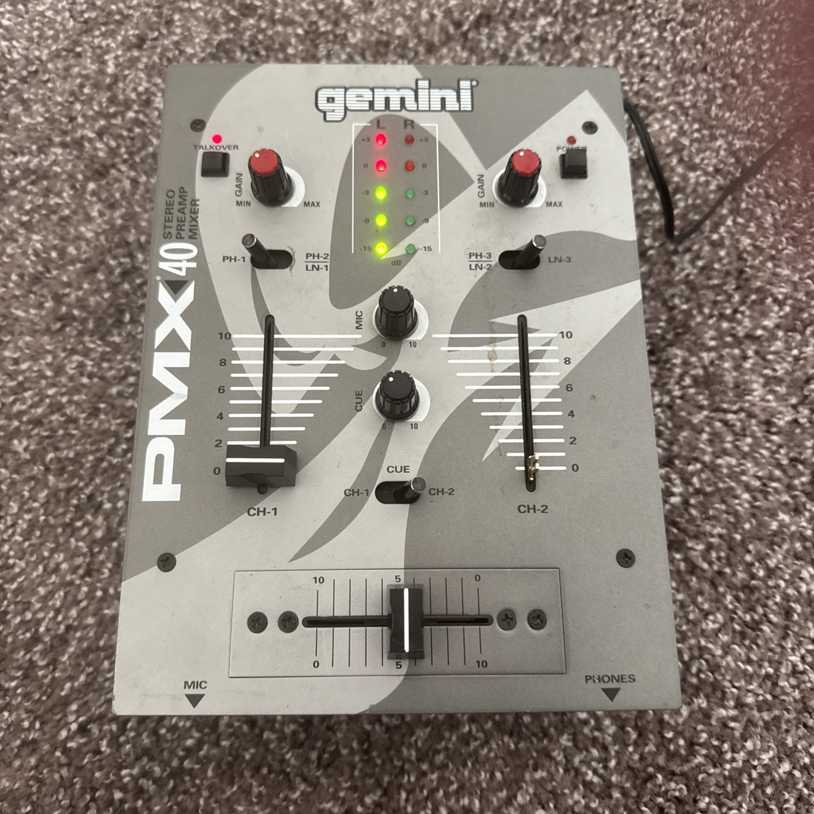 Gemini PMX-40 DJ PMX-40 Mixer (No Cords) comes with Ac Adapter powers on