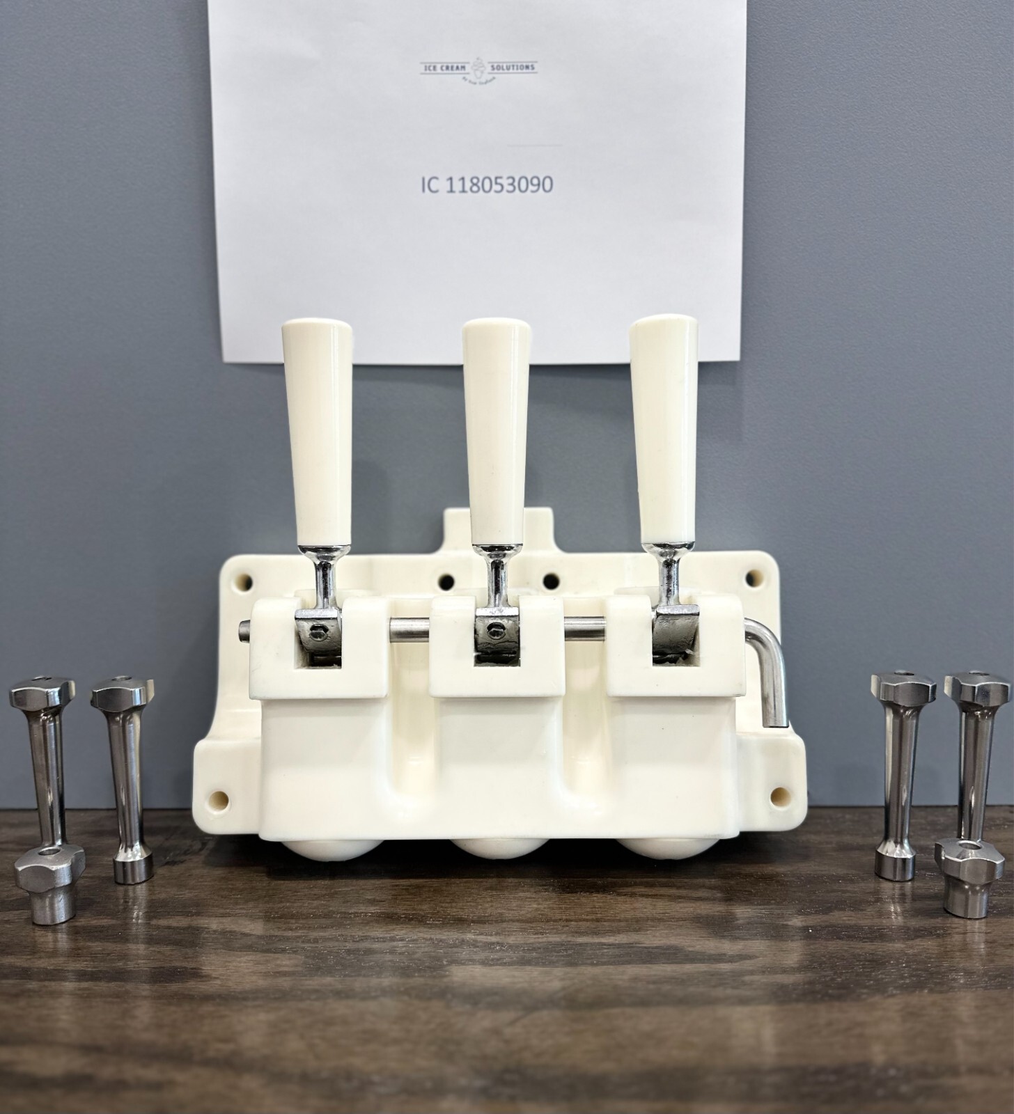 UF 820 Dispensing Head (IC118053090)