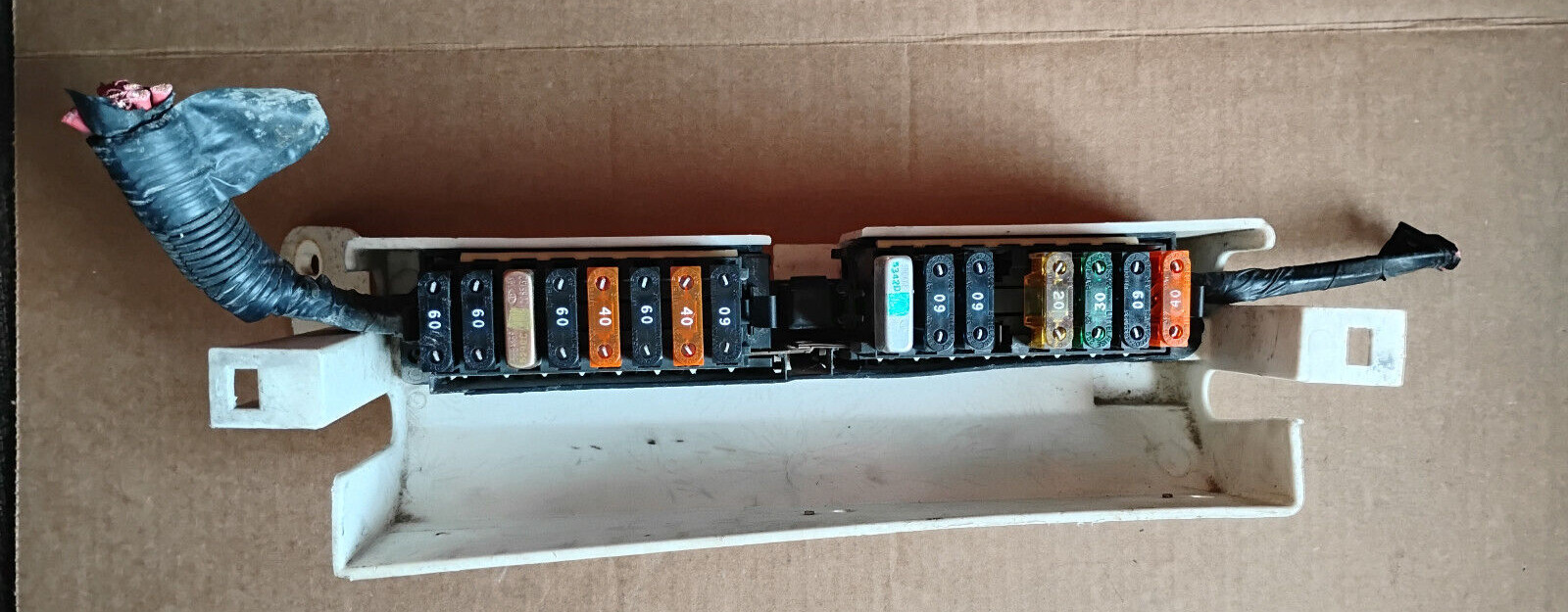 1997-99 BUICK LE SABRE UNDER HOOD FUSE BOX 25535534 OEM