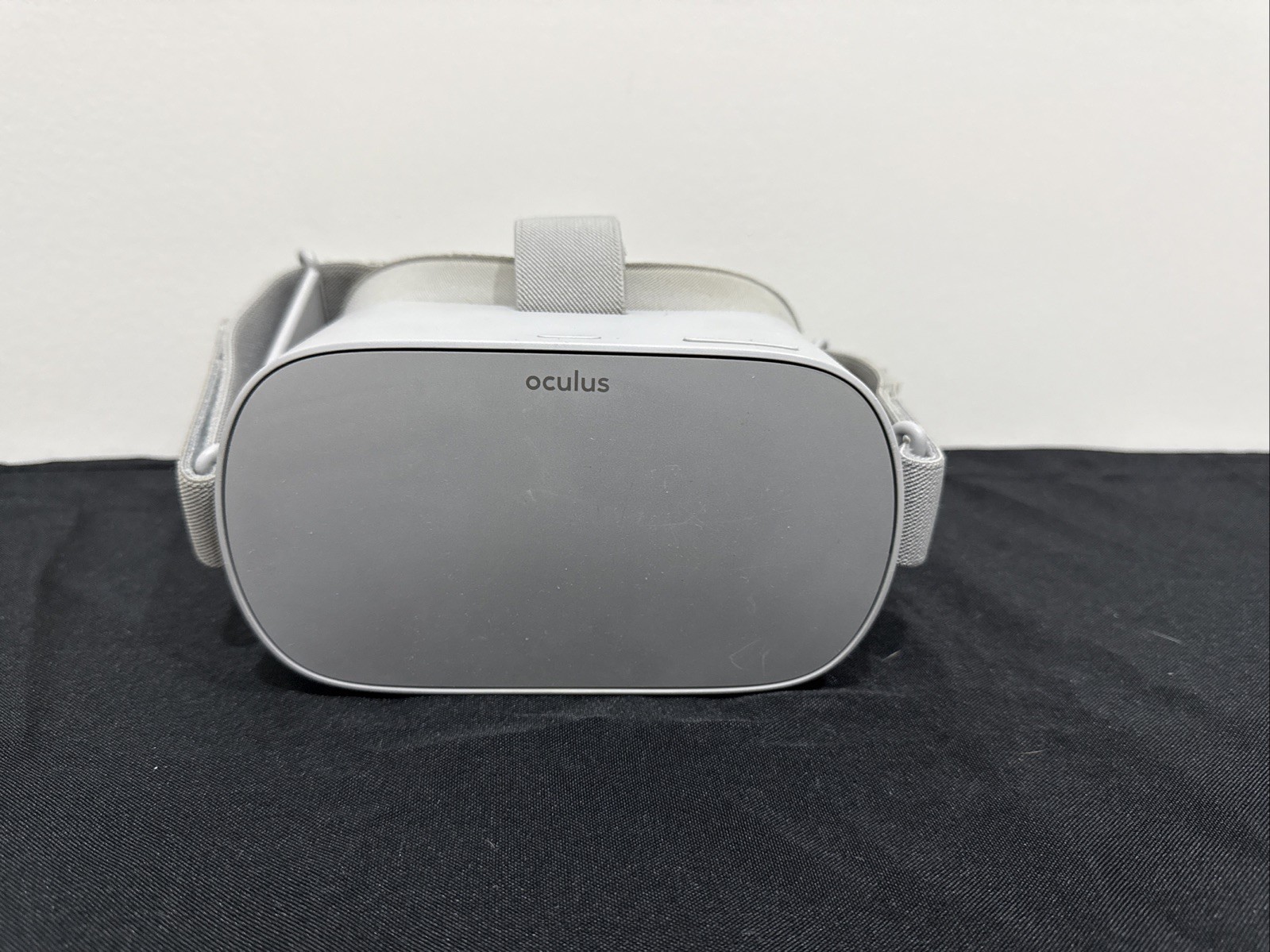 Oculus Go 64GB Standalone All-in-One VR Headset 301-00102-01