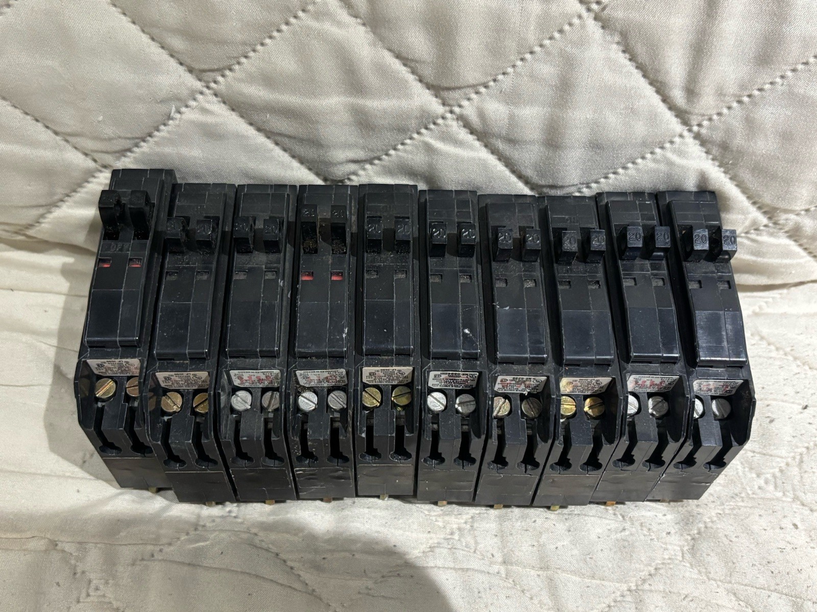 LOT OF 10 NEW SQUARE D QOT2020 BREAKER TANDEM 1POLE 20AMP WITH HOOK SHIPS FREE