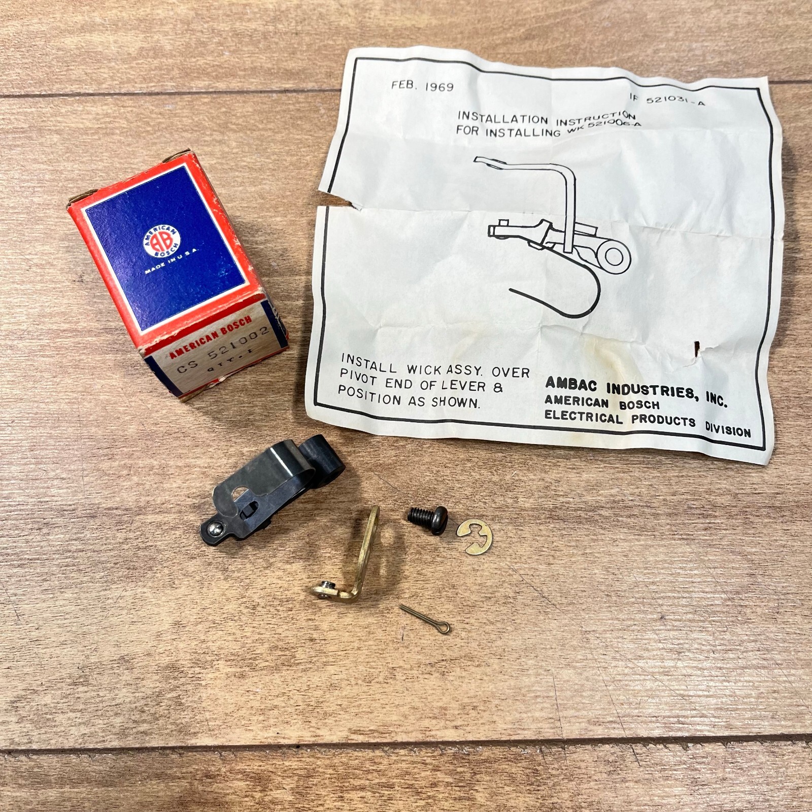 New NOS American Bosch Magneto CONTACT POINTS BRACKET / CS521002
