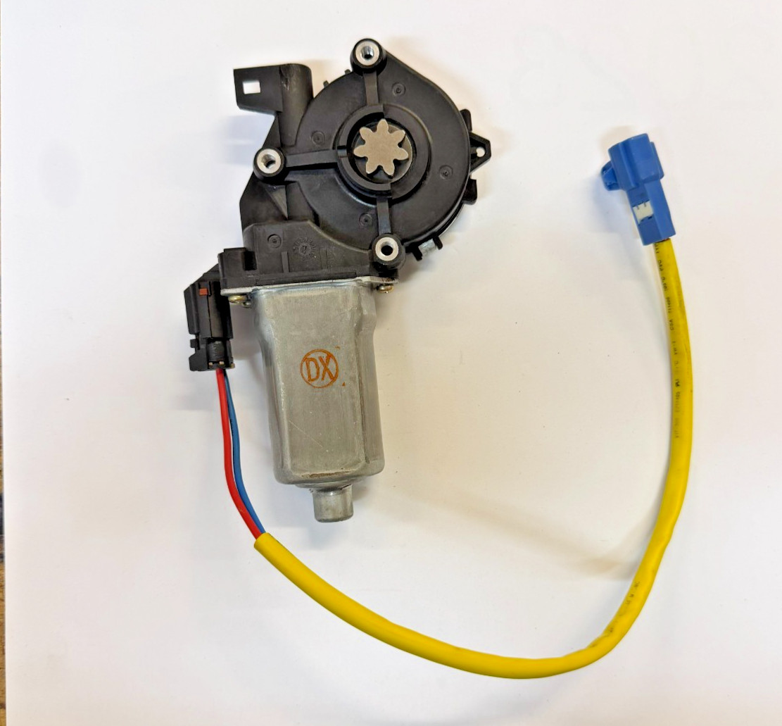 TAILGATE WINDOW LIFT MOTOR 85710-0C030 (REMAN)  fits: TOYOTA SEQUOIA 2001-2004