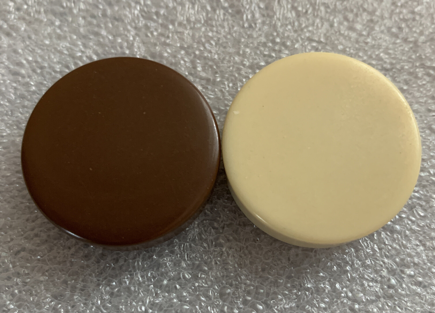 Backgammon Replacement Pieces 1 - 1/8" X 5/16” Brown & 1 - White/Cream VTG