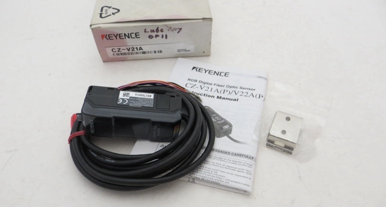 Keyence CZ-V21A Digital RGB Fiber Optic Sensor Amplifier. NEW IN BOX! 9A
