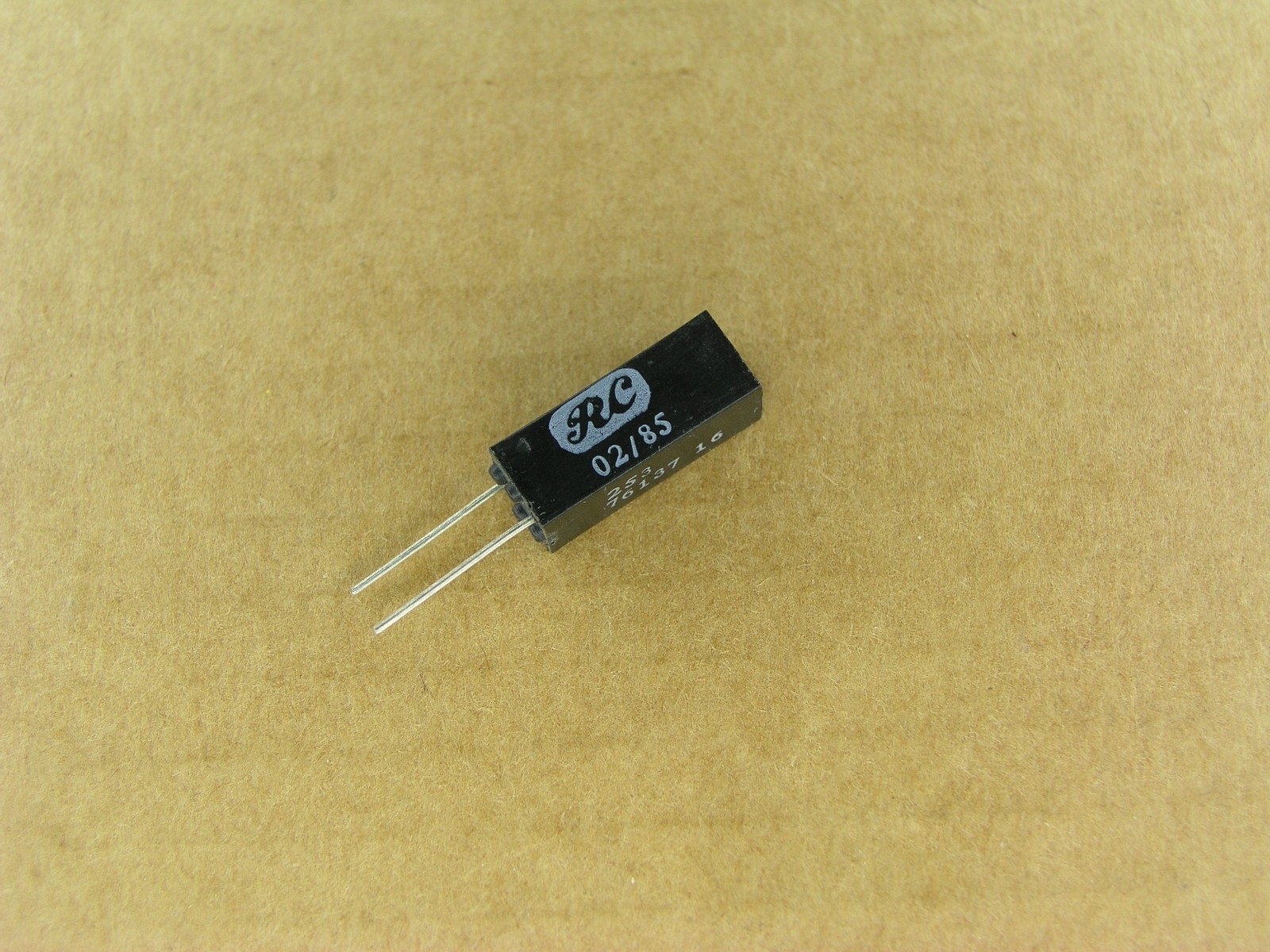 S00774-173 (3 Pc Lot) 1370 pf 800 volt 800V +- 1 % radial polystyrene capacitor