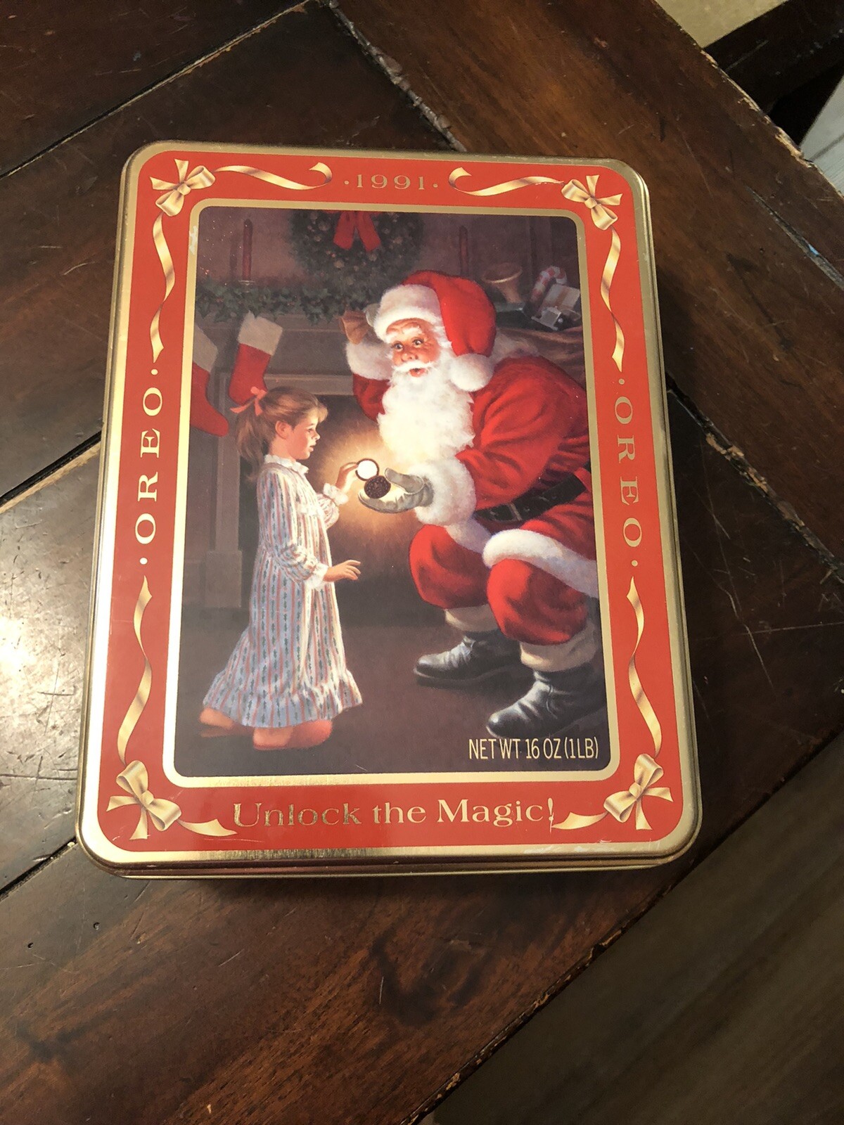Oreo Red Christmas 1991 Unlock The Magic Metal Tin  Waiting for Santa - Empty