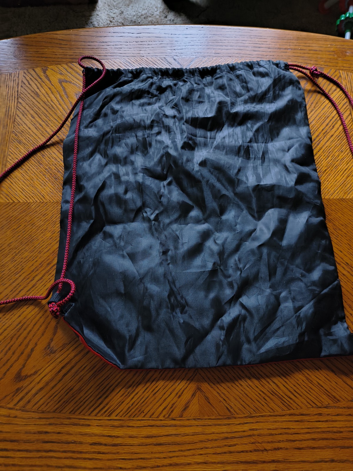 Pilot Company Drawstring Backpack – Black/Red – Light & Durable