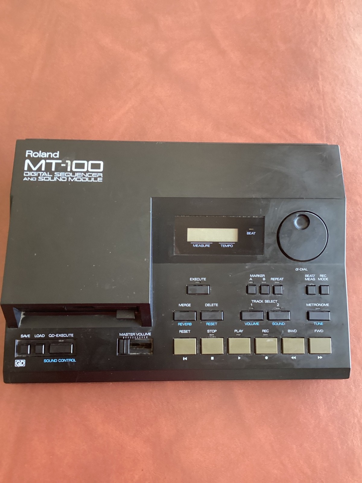 ROLAND MT-100 DIGITAL SEQUENCER AND SOUND MODULE *FOR PARTS/NOT WORKING*