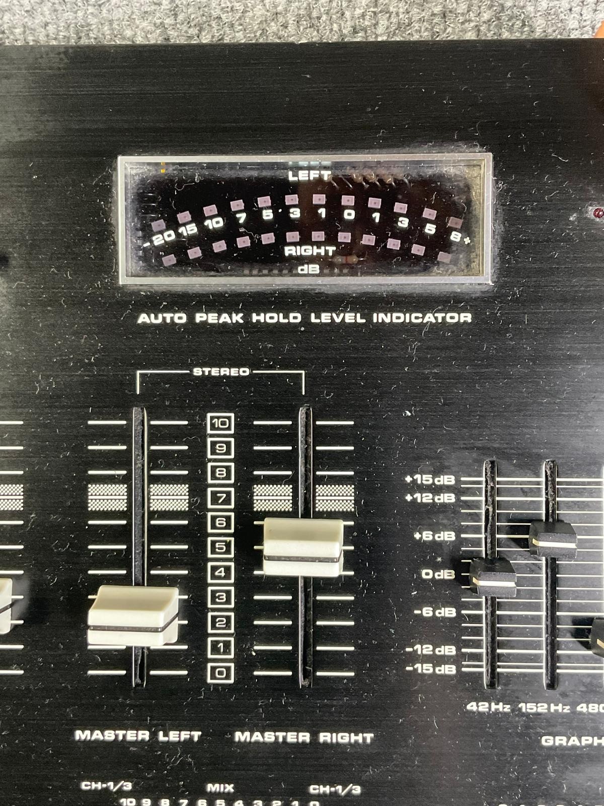 Numark DM-1650 Stereo Equalizer DJ Mixer Pre-Amp Control 39582