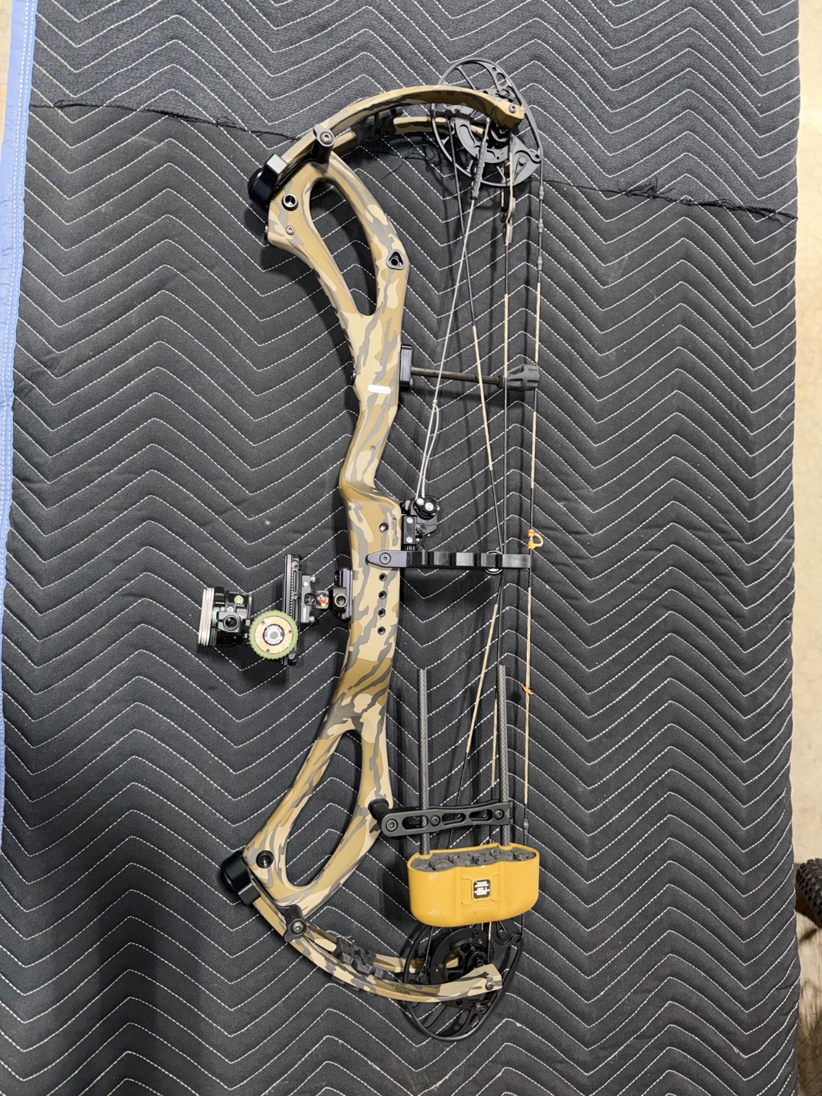 PSE Mach 33 EC2 RH Bottomlands 25.5-31/80 USED LOADED