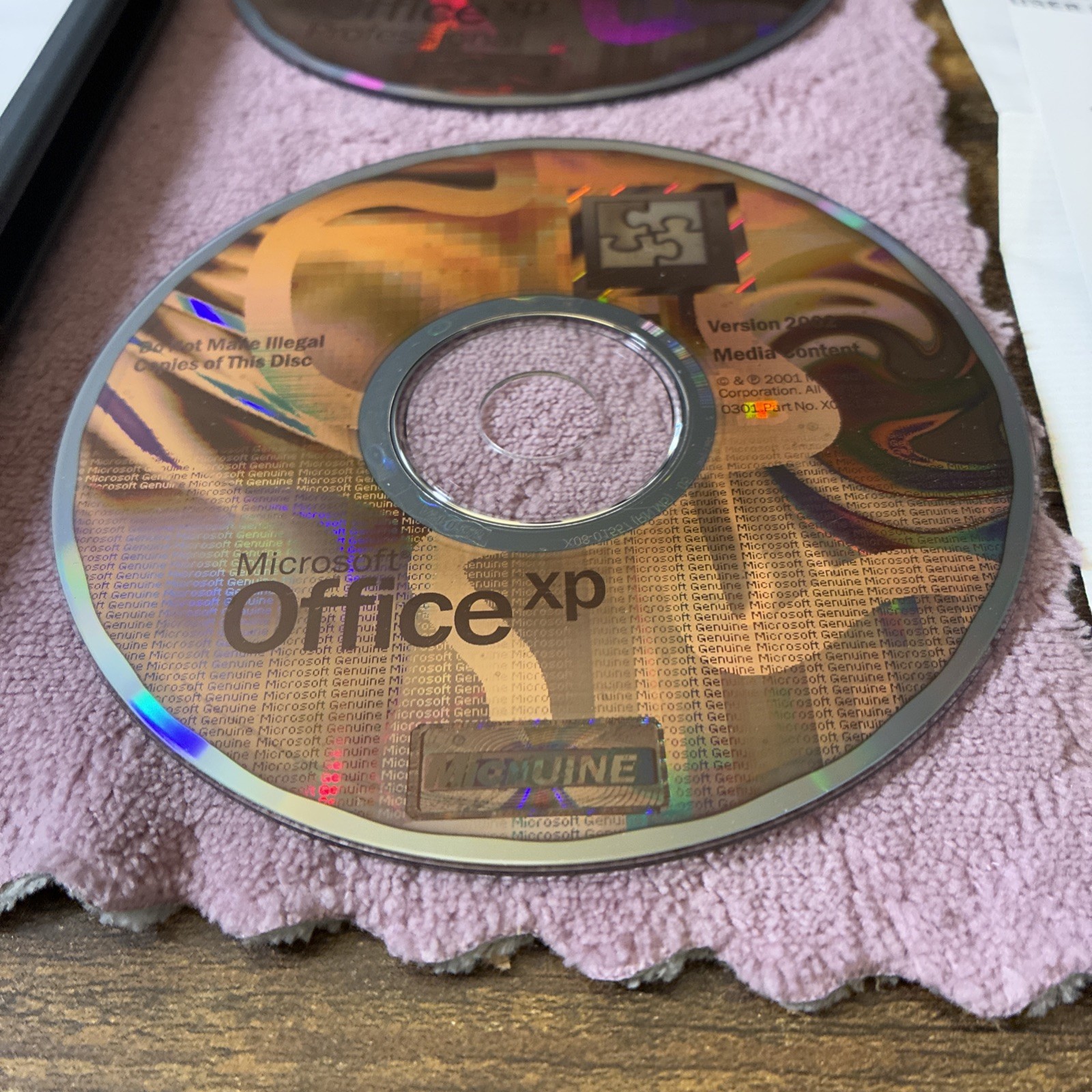 Microsoft Office XP Professional Suite Version 2002 CD with Product Key Included