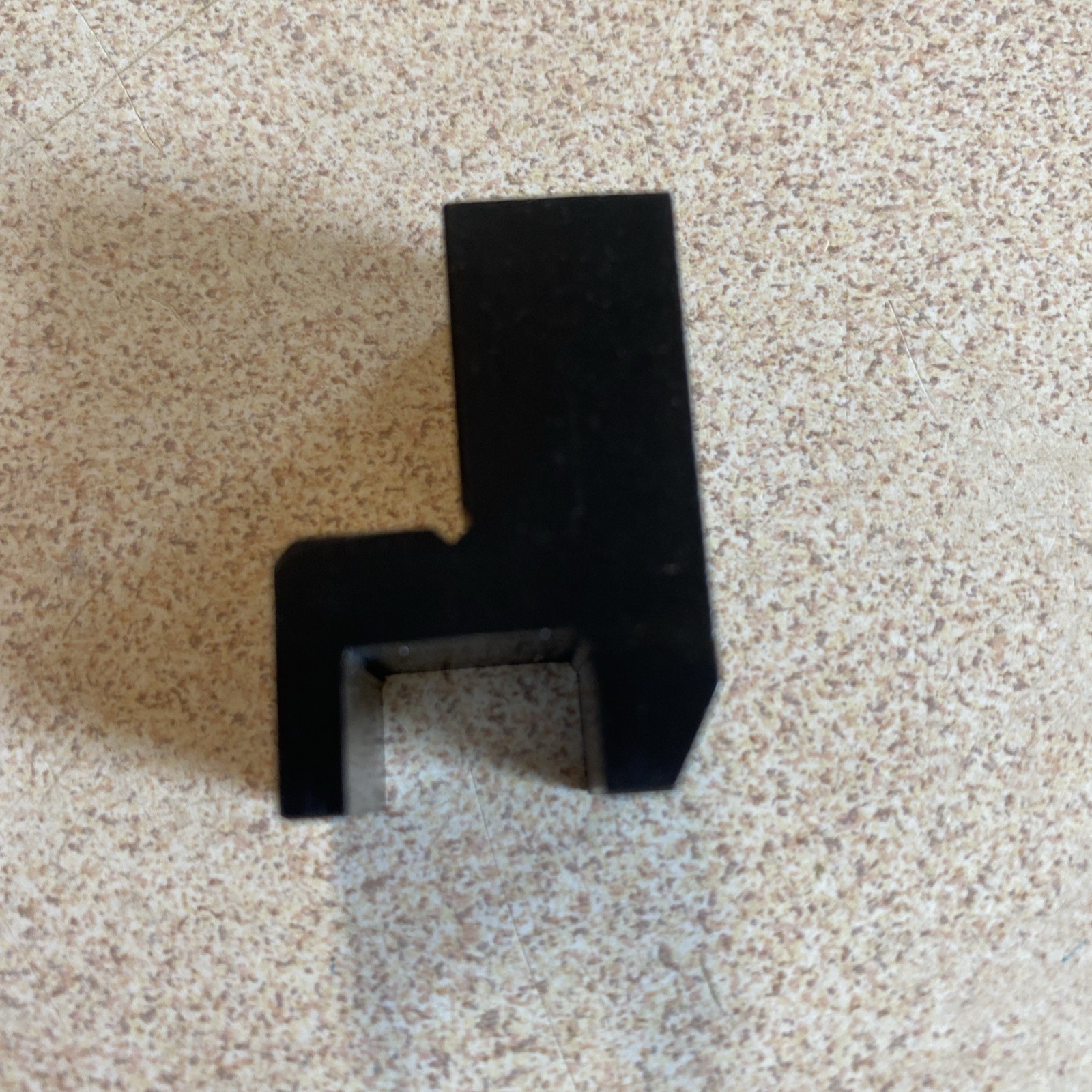 Magnetic Edge Finder Chair