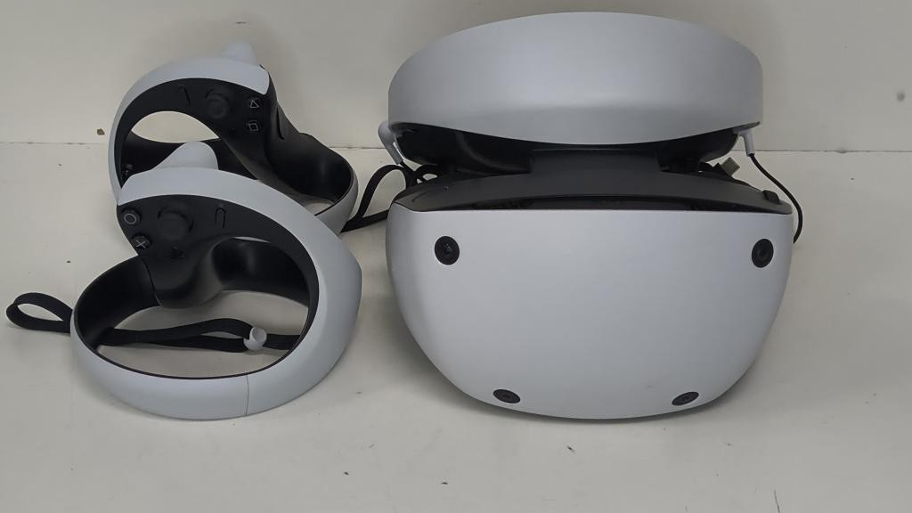 PS5 VR HEAD SET W/WANDS (P14026583)
