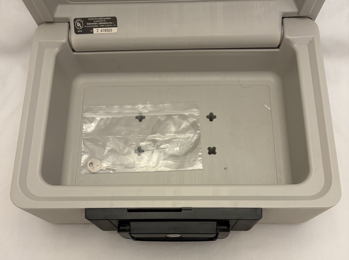 Sentry Safe 1100 Fire Resistant Valuables Security Lock Box Chest W/Key EUC