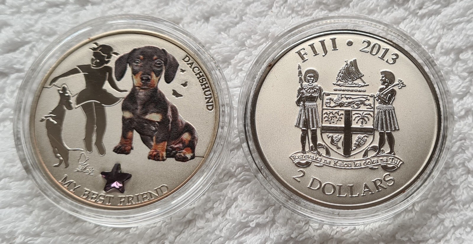 2013 Fiji 2$ Dachshund /1-0304