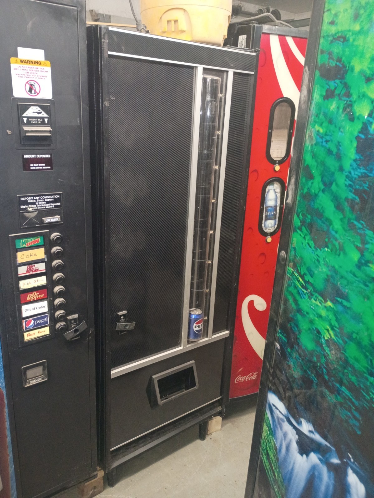 Glassfront Vendor /Can Drink Merchandiser 11